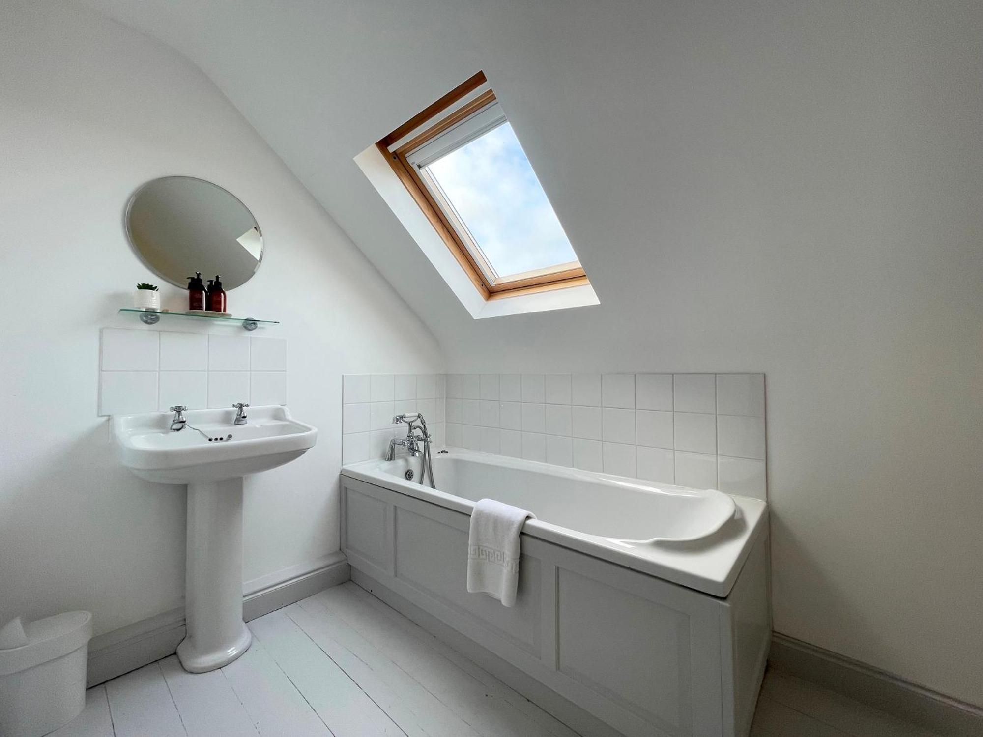 Spacious Home Sleeps 6 Short Walk To Port Isaac Village & Stunning Views Exterior photo